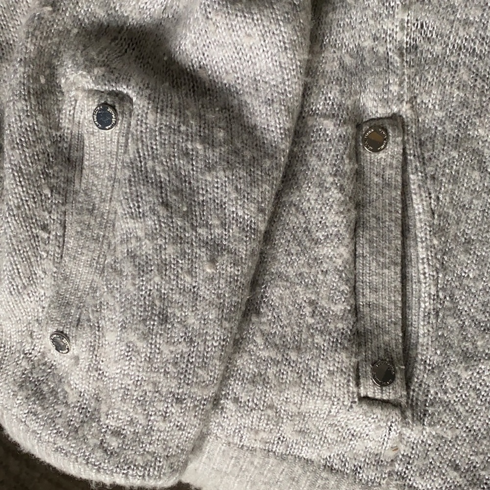 Short Sleeve Sweater With Functioning Pockets! - image 5